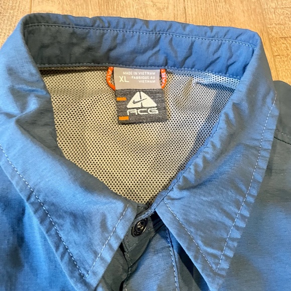 Nike ACG Short Sleeve Vented Button up Mens XL Outdoor Hiking Blue Adult - Picture 4 of 4